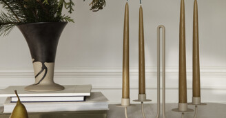 Beige kynttilanjalka Sway Chandelabra Ferm Living