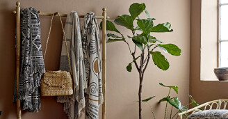 Graafinen viltti nuorten huoneeseen Giano Throw Bloomingville