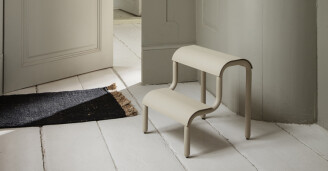 Jakkara eteiseen Up Step Stool Ferm Living