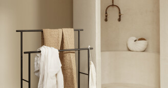 Kylpyhuoneen sisustus Dora Towel Stand Ferm Living