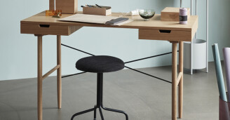 Liikkuva jakkara tyohuoneeseen Stool with Wheels Hubsch