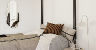 Makuuhuoneen sisustus peili Pond Ferm Living