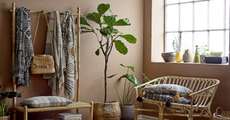 Ylelliset tekstiilit olohuoneeseen Gutte Black Throw Bloomingville