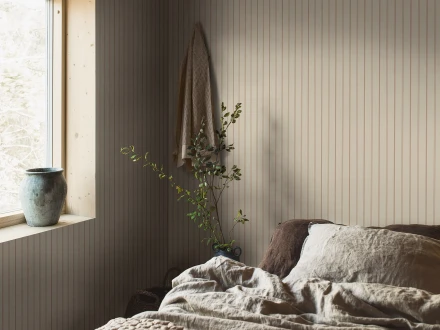 Makuuhuoneen raitatapetti Borastapeterilta Woodland Stripe 4718 v2